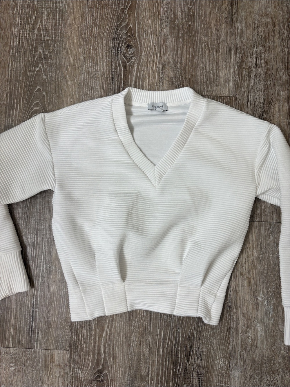 Evereve White Ribbed V-Neck Cropped Sweater